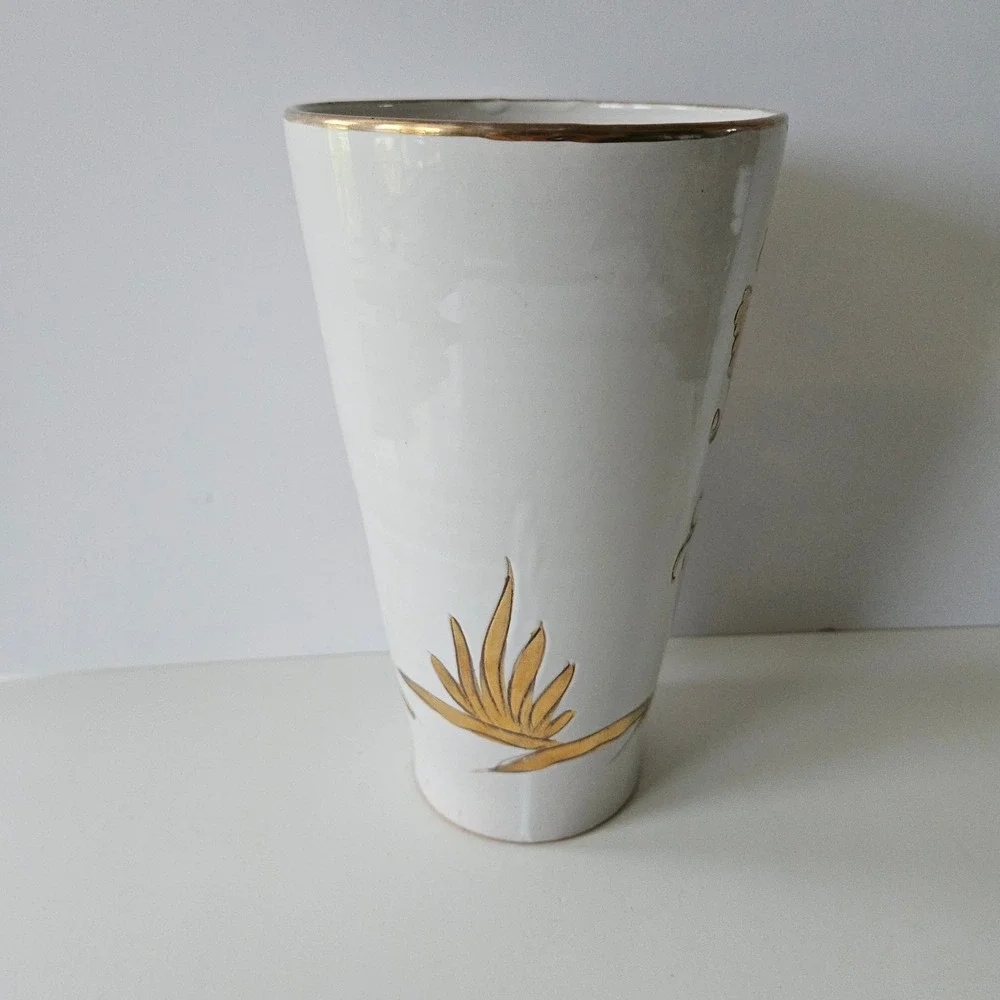 Handmade in Italy Vase Grapevine Motif White‎ with Gold-colored Accents